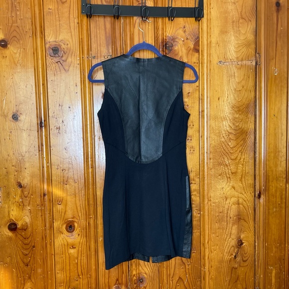Neiman Marcus Leather Paneled Sleeveless Mini Dress with Pockets - Picture 2 of 11